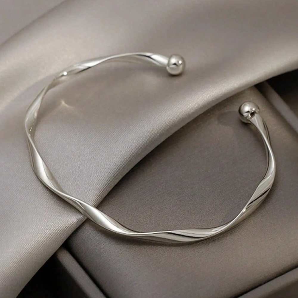 1pc Minimalist Twisted Fashion High-End Niche Design Bracelet